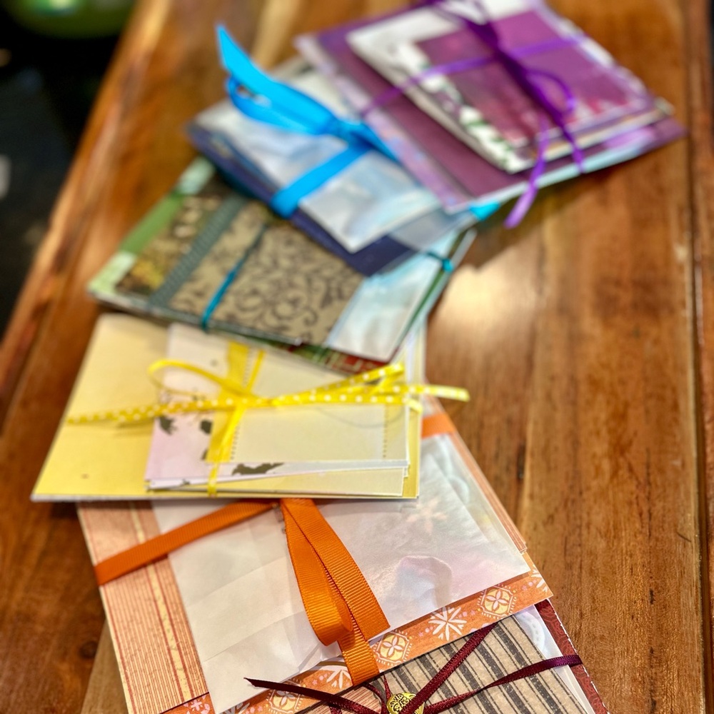 Color-Themed Ephemera Kits (25-pieces)